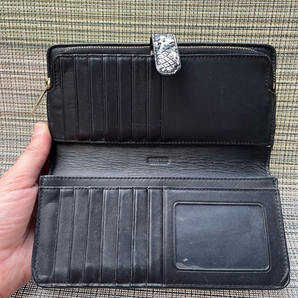 Coach Black & White Leather Wallet​​ - Picture 8 of 11